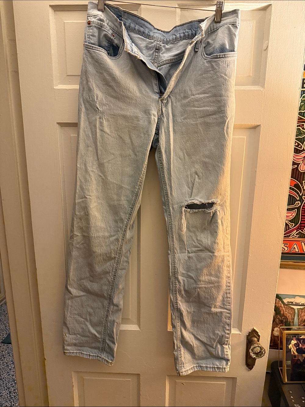 Vintage Levi's Light Blue Straight Leg Jeans with Knee Rip